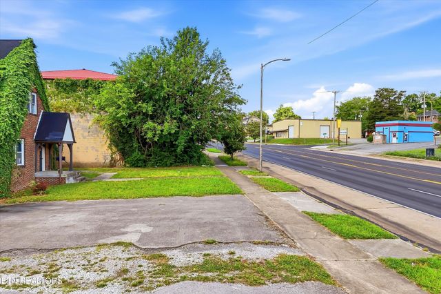 3208 E Magnolia Ave, Knoxville, TN 37914