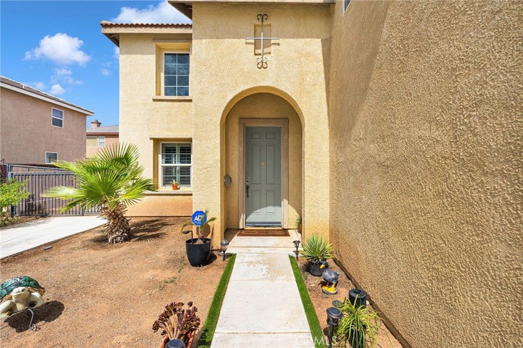 Image 5 of property listing at 13792 Mesa Linda, Victorville, CA 92392