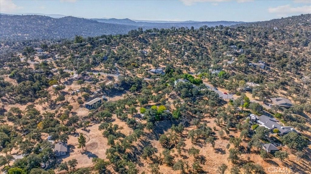 Image 10 of property listing at 41393 Roaring River Way, Coarsegold, CA 93614