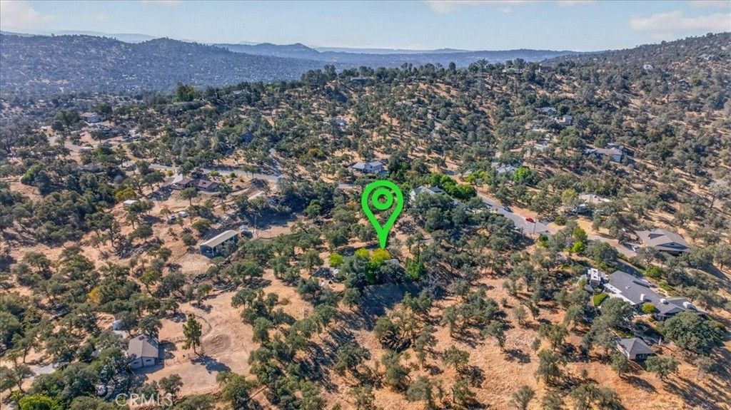Image 11 of property listing at 41393 Roaring River Way, Coarsegold, CA 93614