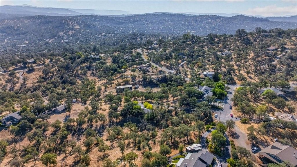 Image 12 of property listing at 41393 Roaring River Way, Coarsegold, CA 93614