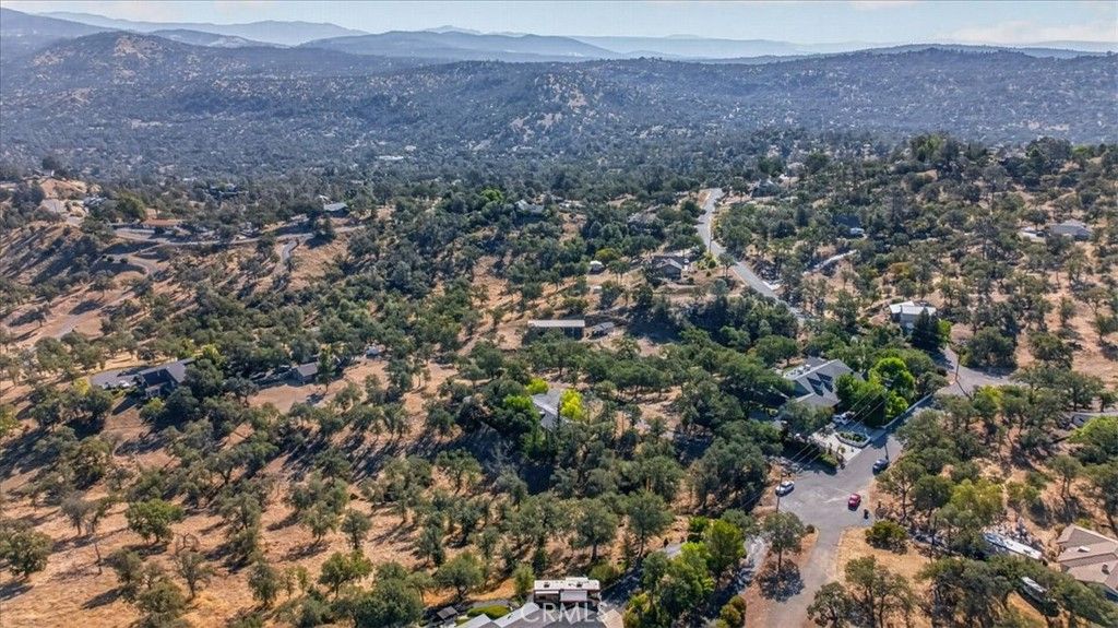 Image 13 of property listing at 41393 Roaring River Way, Coarsegold, CA 93614