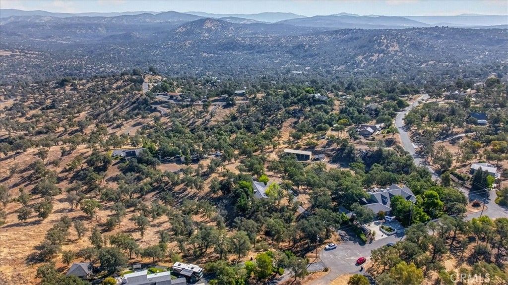 Image 14 of property listing at 41393 Roaring River Way, Coarsegold, CA 93614