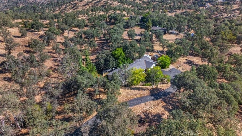 Image 15 of property listing at 41393 Roaring River Way, Coarsegold, CA 93614