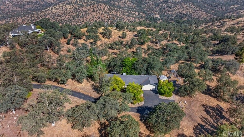 Image 16 of property listing at 41393 Roaring River Way, Coarsegold, CA 93614