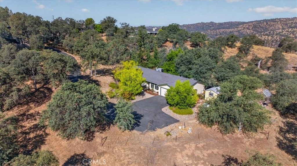 Image 18 of property listing at 41393 Roaring River Way, Coarsegold, CA 93614