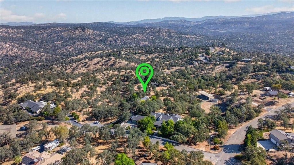 Image 2 of property listing at 41393 Roaring River Way, Coarsegold, CA 93614