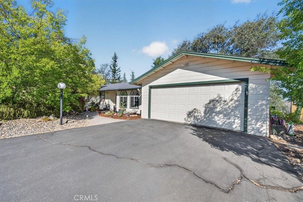 Image 24 of property listing at 41393 Roaring River Way, Coarsegold, CA 93614