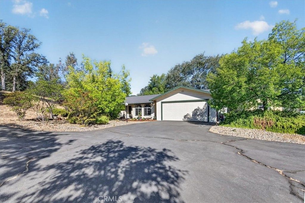 Image 25 of property listing at 41393 Roaring River Way, Coarsegold, CA 93614