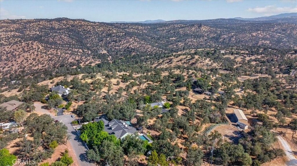 Image 3 of property listing at 41393 Roaring River Way, Coarsegold, CA 93614