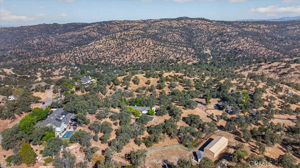 Image 4 of property listing at 41393 Roaring River Way, Coarsegold, CA 93614