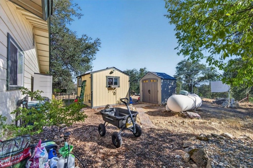 Image 70 of property listing at 41393 Roaring River Way, Coarsegold, CA 93614