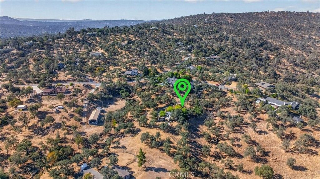 Image 9 of property listing at 41393 Roaring River Way, Coarsegold, CA 93614
