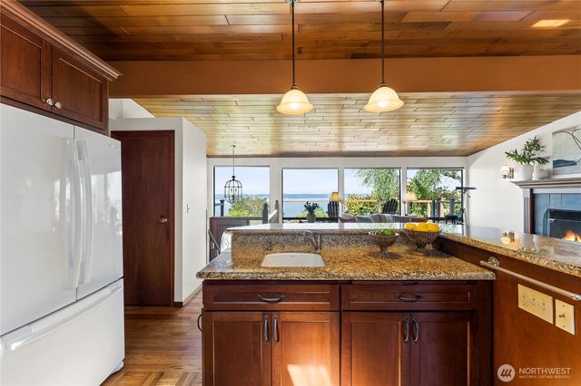 5937 Scenic Drive NE, Tacoma, WA 98422