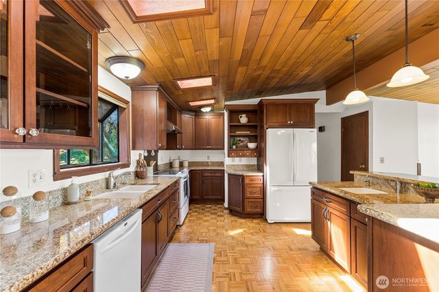 5937 Scenic Drive NE, Tacoma, WA 98422