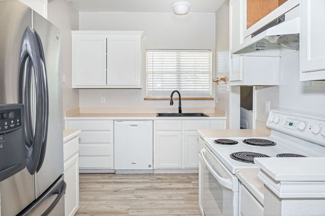 487 S Waco Street, Van Alstyne, TX 75495