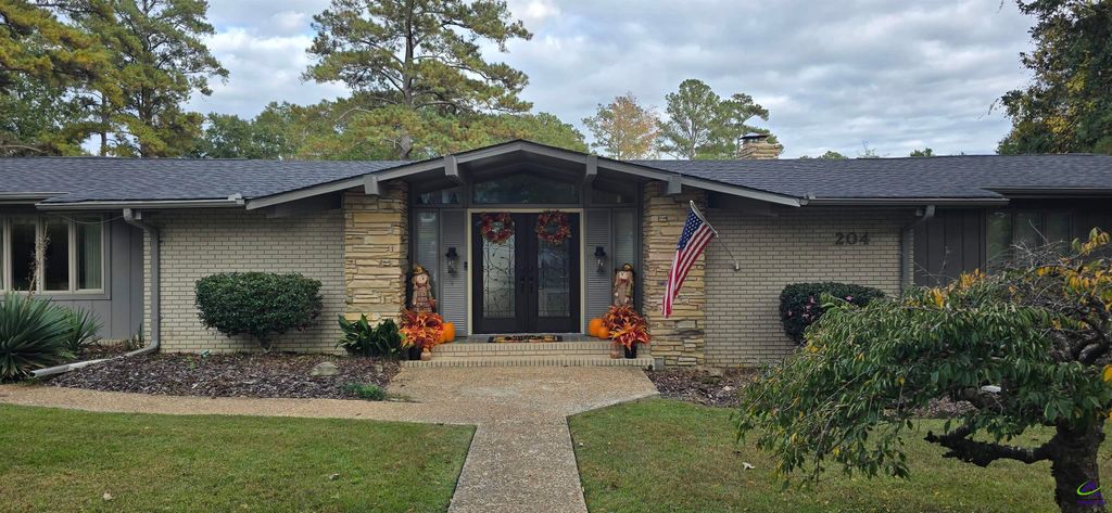 204 Deerwood Circle, Warner Robins, GA 31088