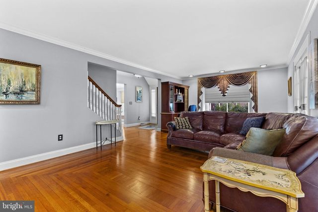 517 W MAIN ST, Mechanicsburg, PA 17055