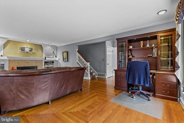 517 W MAIN ST, Mechanicsburg, PA 17055