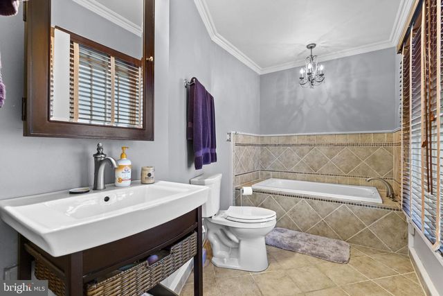 517 W MAIN ST, Mechanicsburg, PA 17055