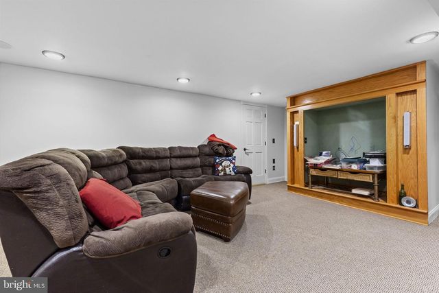 517 W MAIN ST, Mechanicsburg, PA 17055