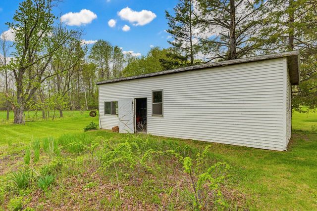 2233 Wallace Lake ROAD, West Bend, WI 53090