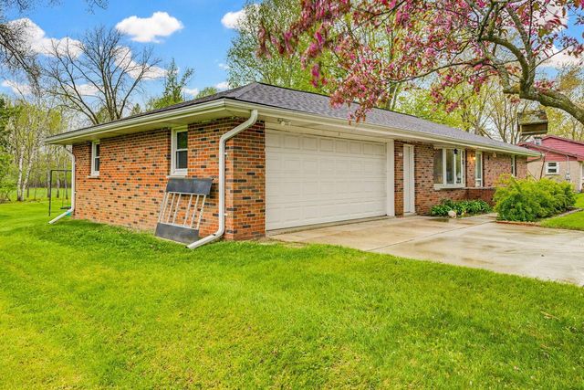 2233 Wallace Lake ROAD, West Bend, WI 53090