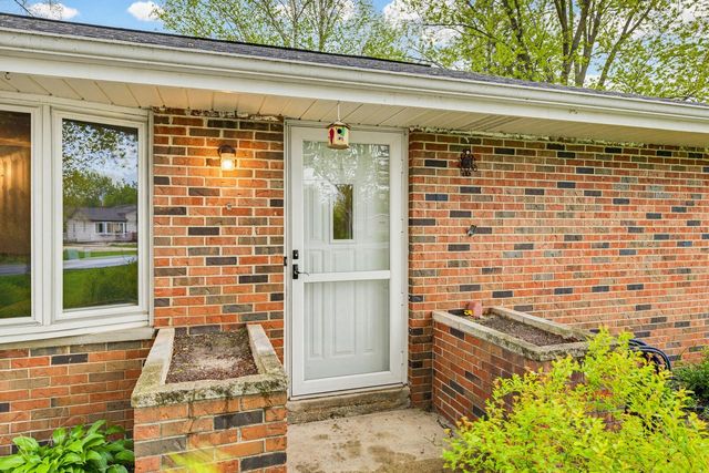 2233 Wallace Lake ROAD, West Bend, WI 53090