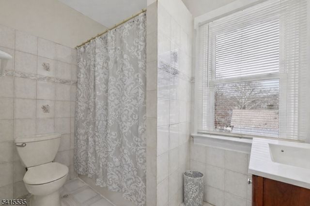 73 Fairview Ave, Teaneck Twp., NJ 07666