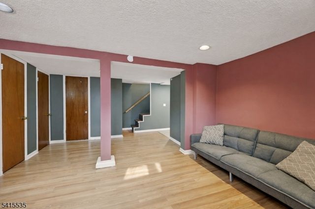 73 Fairview Ave, Teaneck Twp., NJ 07666