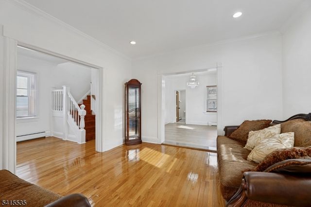 73 Fairview Ave, Teaneck Twp., NJ 07666