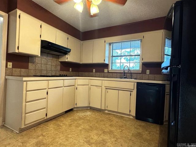 2325 Lakeshore Dr Unit B4, Hot Springs, AR 71913