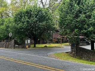 2325 Lakeshore Dr Unit B4, Hot Springs, AR 71913