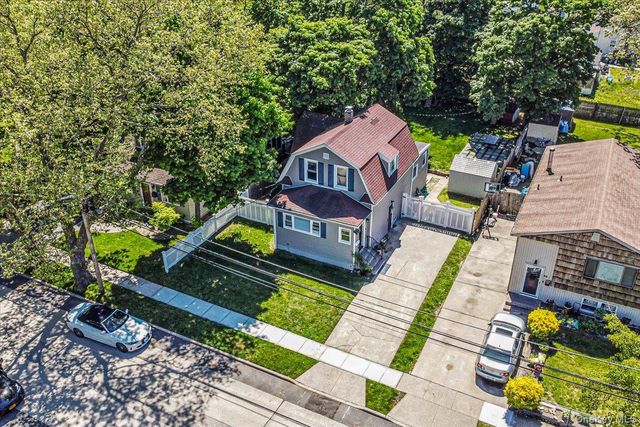 42 Willow Avenue, Freeport, NY 11520