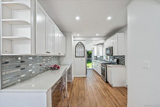 42 Willow Avenue, Freeport, NY 11520