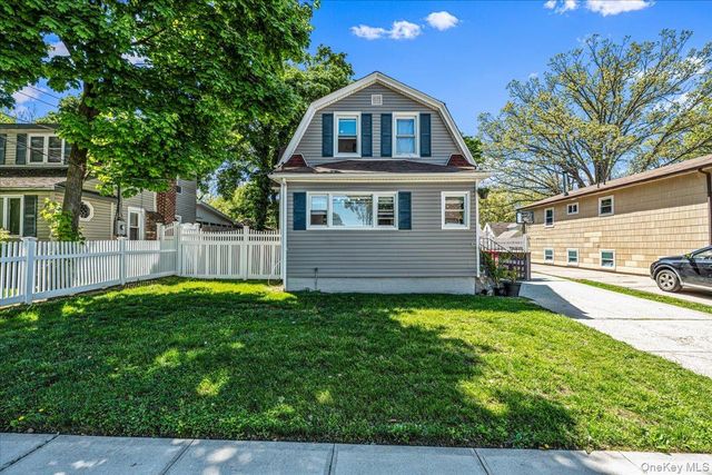 42 Willow Avenue, Freeport, NY 11520