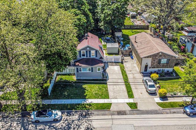 42 Willow Avenue, Freeport, NY 11520