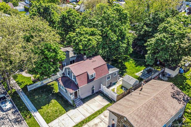 42 Willow Avenue, Freeport, NY 11520