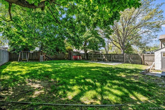 42 Willow Avenue, Freeport, NY 11520