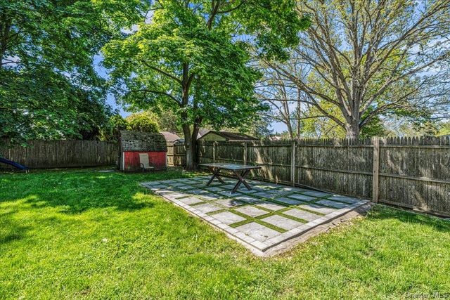 42 Willow Avenue, Freeport, NY 11520