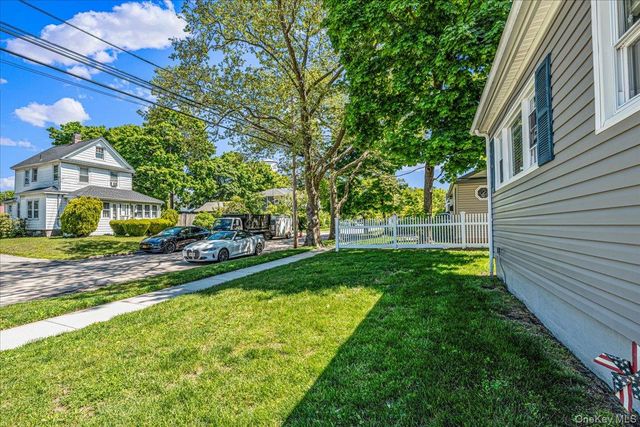42 Willow Avenue, Freeport, NY 11520