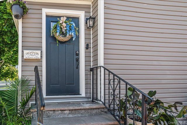 42 Willow Avenue, Freeport, NY 11520