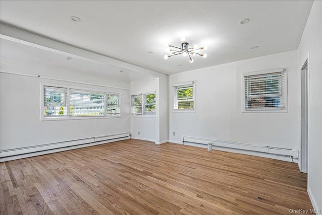 42 Willow Avenue, Freeport, NY 11520