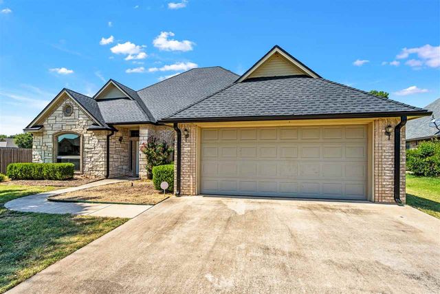 817 Hummingbird Dr, Cache, OK 73527