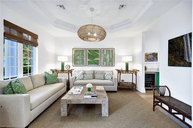 1427 Hemingway PL, Naples, FL 34103