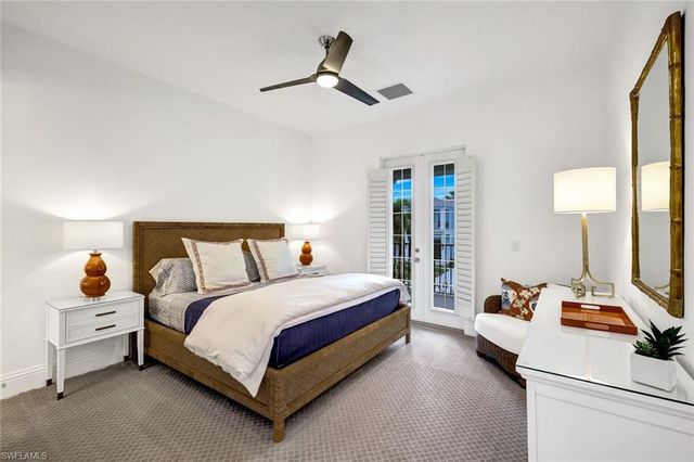 1427 Hemingway PL, Naples, FL 34103