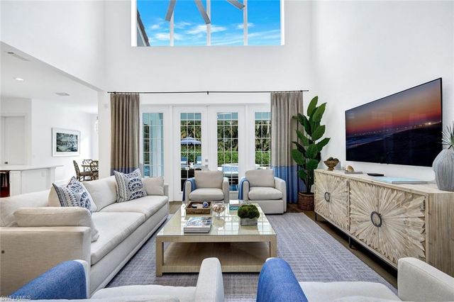 1427 Hemingway PL, Naples, FL 34103