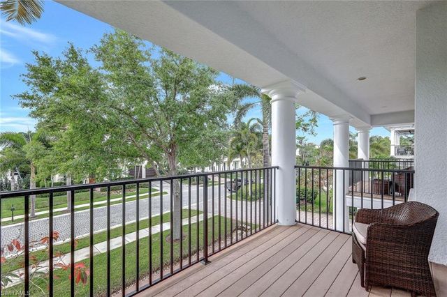1427 Hemingway PL, Naples, FL 34103