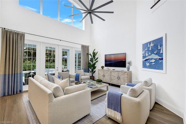 1427 Hemingway PL, Naples, FL 34103