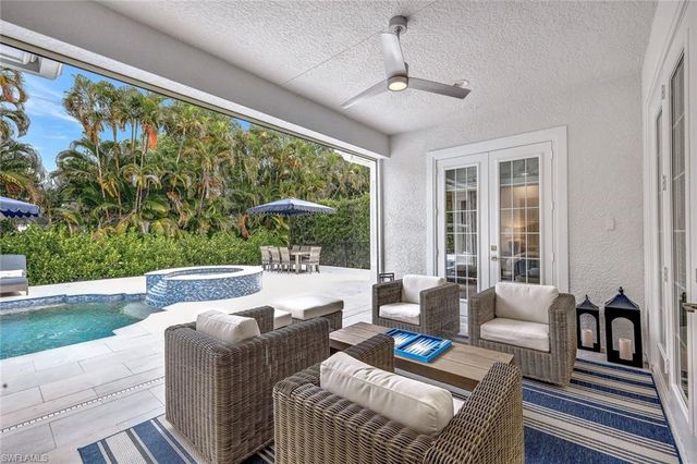 1427 Hemingway PL, Naples, FL 34103